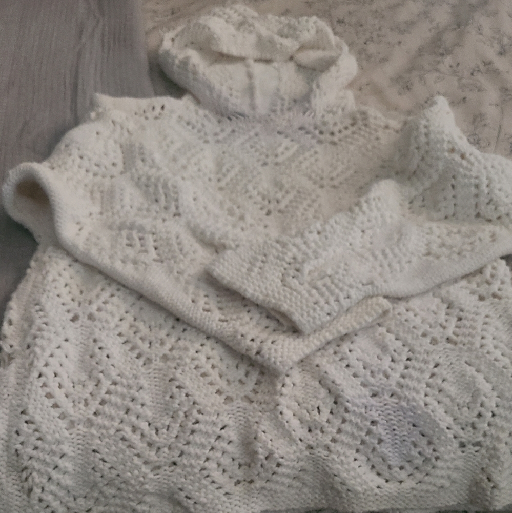 Beautiful 525 sweater w hood. Hp🔥🔥🔥 - Picture 7 of 10